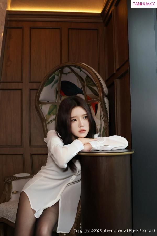   [XiuRen]高清写真图 2025.03.07 No.9983 小薯条nienie 美腿黑丝第20张图片